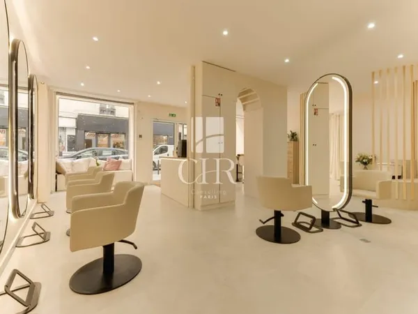 Local commercial 153 m²