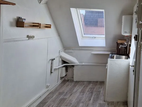 Location deux pièces cuisine semi équipée salle d'eau