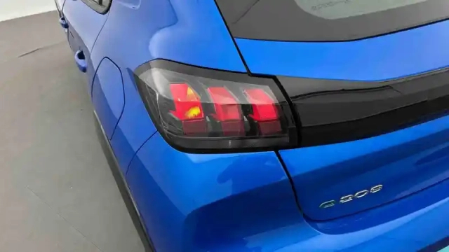 Peugeot 208 electrique 50 kwh 136ch — photo 42