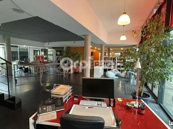 Bureau 200 m²