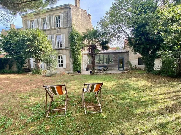 Maison 10 pièces 340 m²