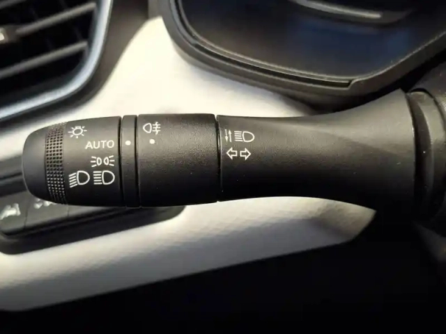 Renault Clio e-tech 140 - 21n — photo 6