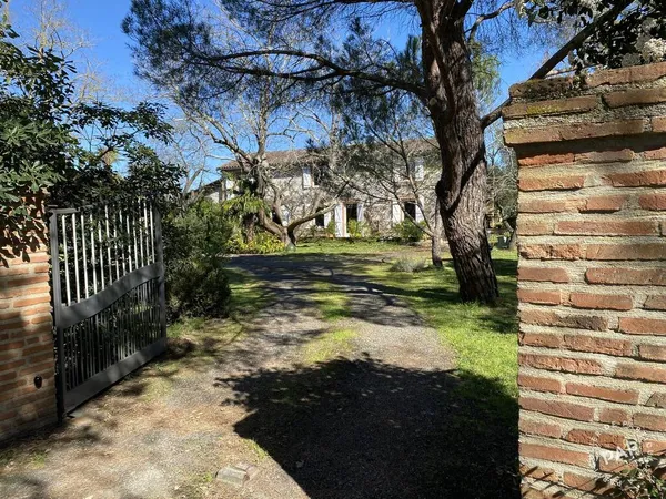 Maison 6 pièces 250 m²