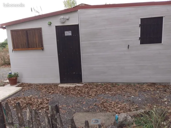 TERRAIN non constructible avec cabanon