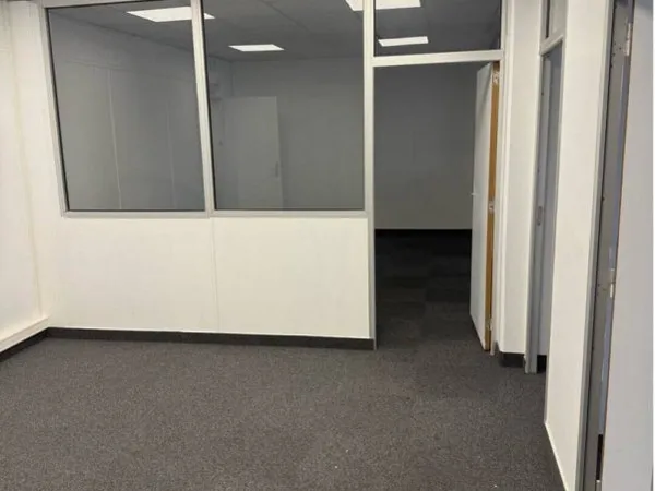 Bureau 66 m²