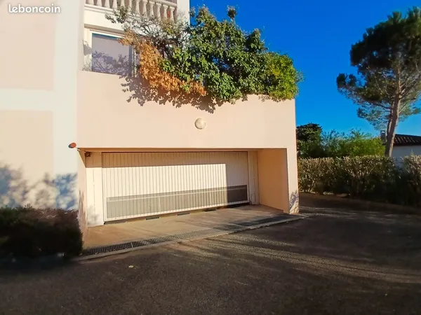 Garage Frejus 20m2 propre et sec