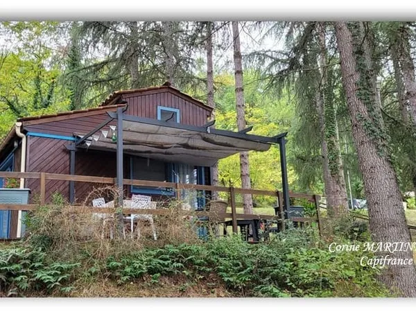 Chalet bois dans un domaine avec piscine