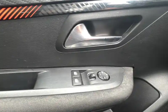 Peugeot 208 puretech 100 s&amp;s bvm6 — photo 25