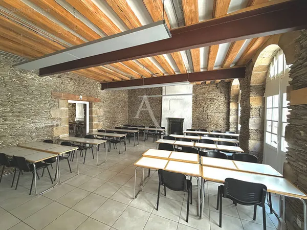 Opportunité à saisir, idéal commerçant, restaurateur ou activité libérale, local commercial de carac