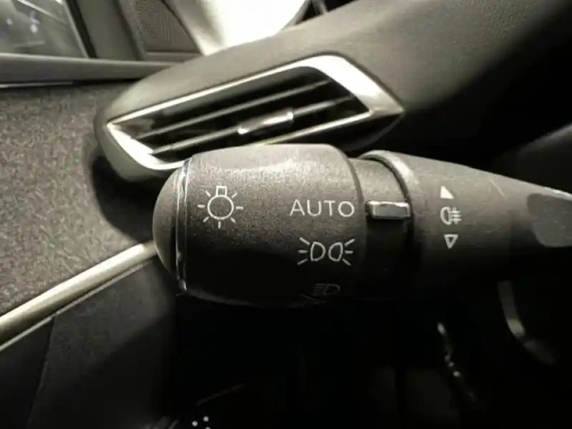 Peugeot 3008 1.2 puretech 130ch s&amp;s allure pack eat8 — photo 12