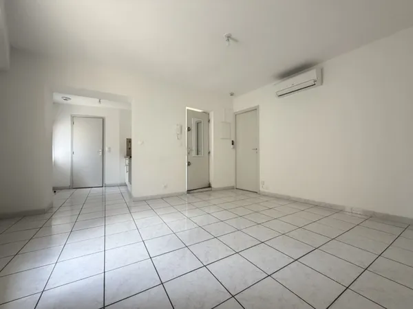Appartement rénové 2 pièces 29 m²