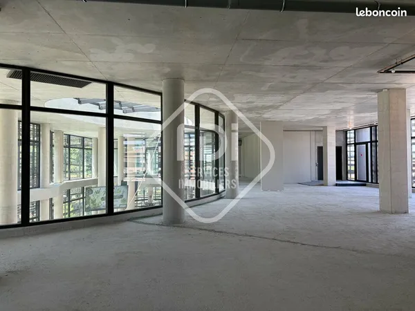 LOCAL PROFESSIONNEL 644 m² SAINT JEAN DE VEDAS