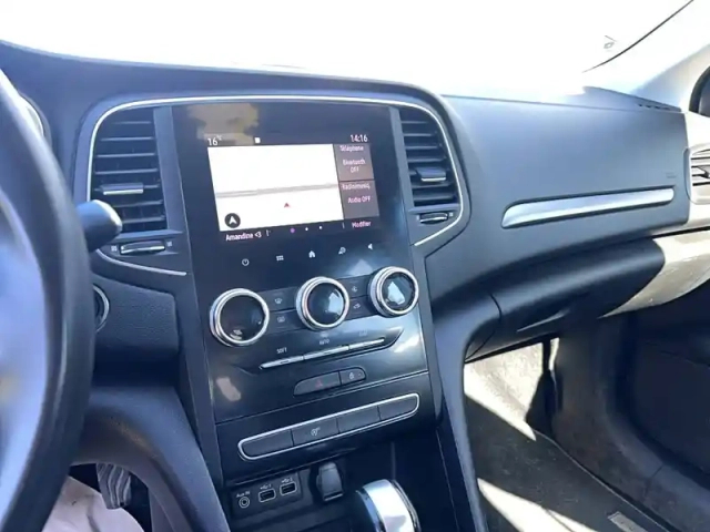 Renault Megane iv berline blue dci 115 edc — photo 12