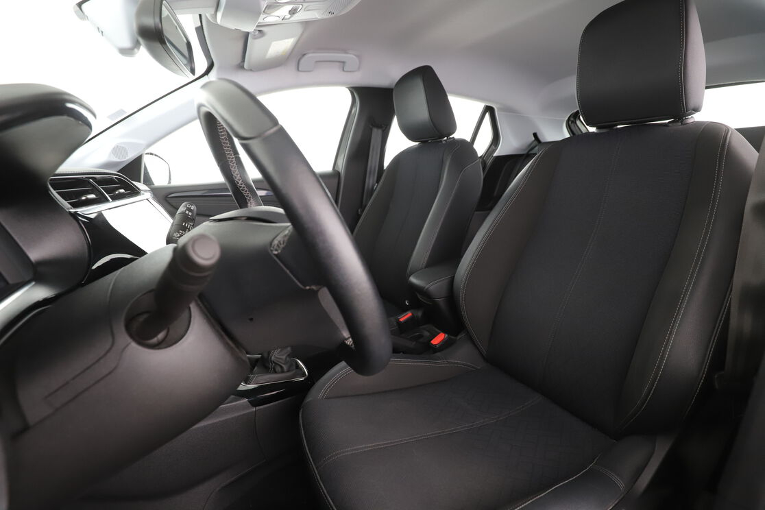 Opel Corsa 1.2 Turbo Elegance — photo 9