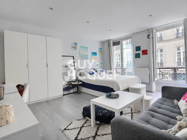 Très beau studio de 30.21 m² - Trinité/Opéra 75009