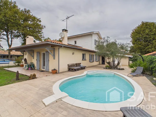 Saint-Médard-en-Jalles: Maison de 137 m2 - 6 chambres - Piscine