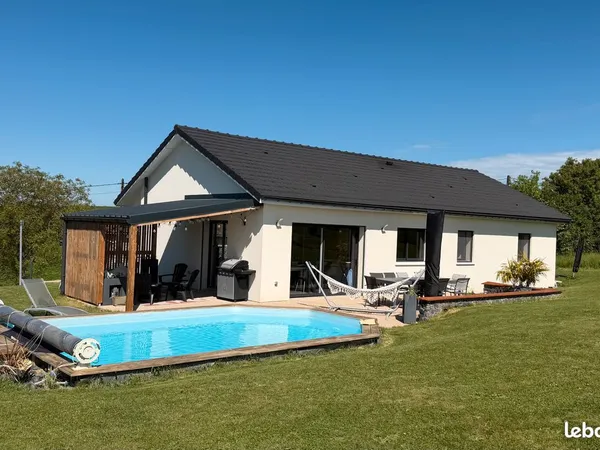 Maison contemporaine récente - 4 chambres dont suite parentale - 155 m² + espaces aménagés - piscine