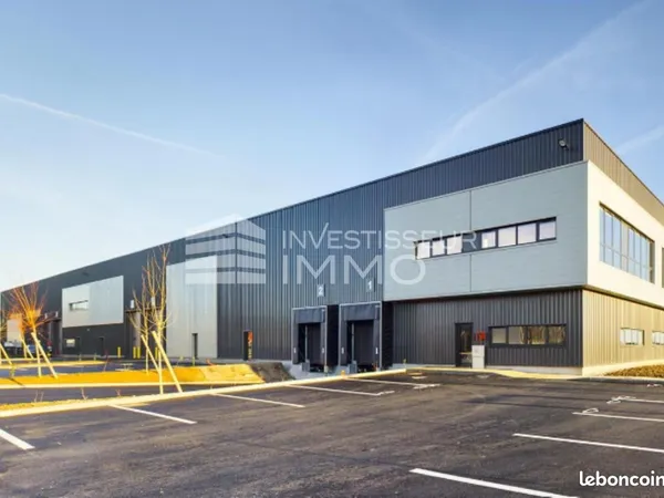 Local industriel 2 204 m²