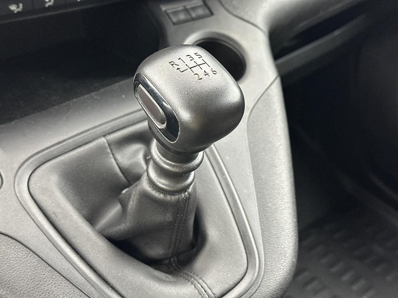 Peugeot Partner fourgon standard 650 kg bluehdi 100 s&s bvm6 premi — photo 28