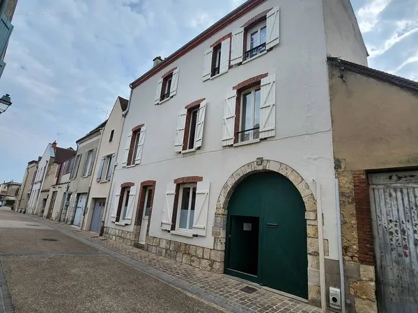 Appartement 3 pièces 270 m²
