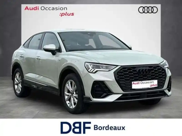Audi Q3 35 tfsi 150 ch s tronic 7 s line — photo 6