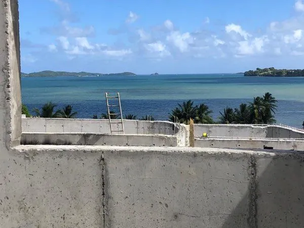 Terrain avec 2 permis dont 1 construction commencé