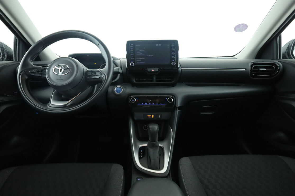 Toyota Yaris 1.5 Hybrid Design — photo 11