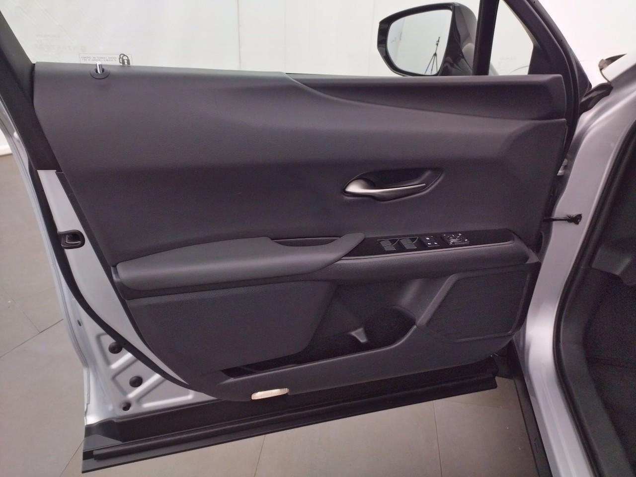 Lexus Ux 250h 2wd f sport — photo 23