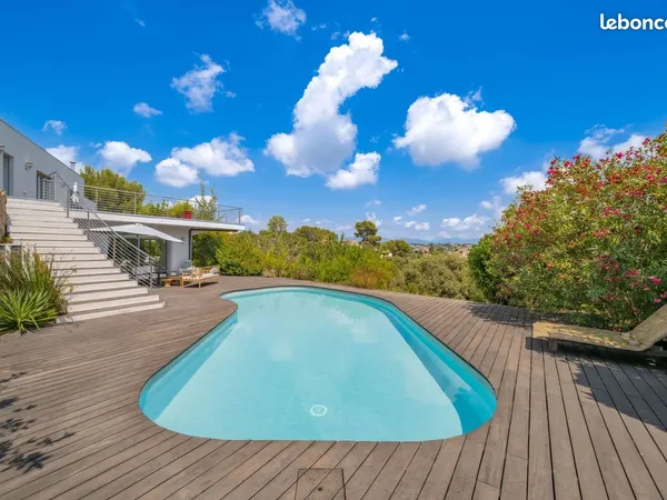 Villa 7 pièces 327 m²