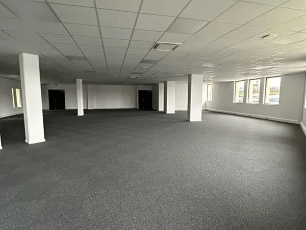 Local 141 m²