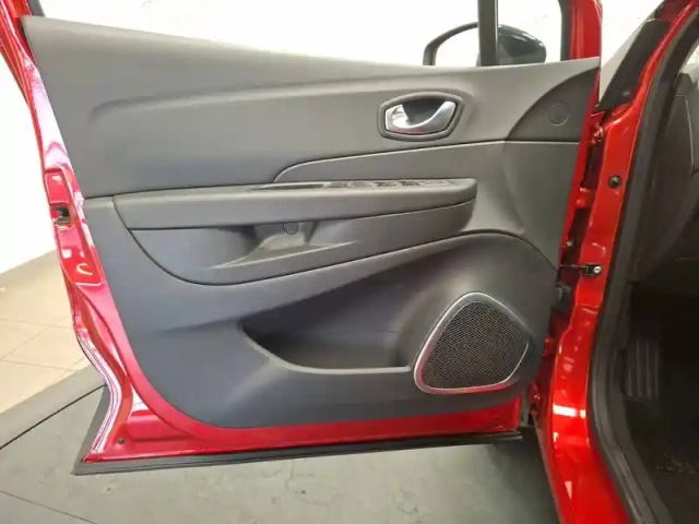 Renault Captur dci 90 energy edc — photo 17