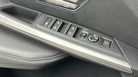 Peugeot 3008 Electrique 210ch front 4x2 std GT — photo 16