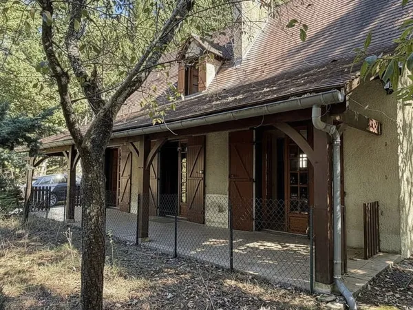 Maison au calme située à 2 mn du centre de Montignac-Lascaux.