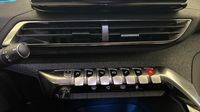 Peugeot 3008 HYBRID4 300ch Allure Pack e-EAT8 — photo 26