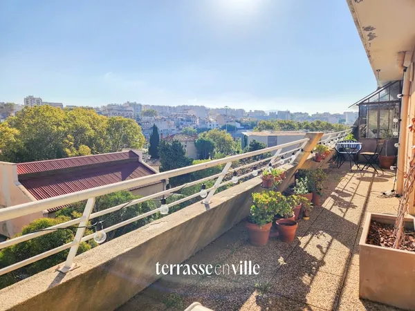 Appartement T3 meublé de 67 m2 avec terrasse et box
