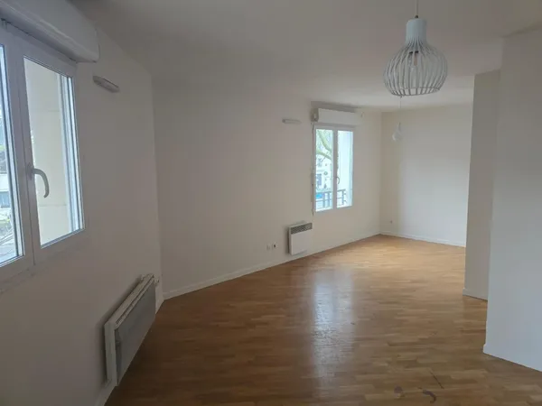 5 pièces sur 2 niveaux · DPE C · Parking inclus + Balcons