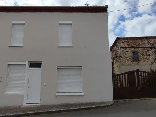 Maison de Type 4, 2 place st Jean baptiste 63340 Charbonnier les mines