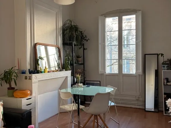 T2 traversant rénové - 48,97 m² - proche Place de la Victoire