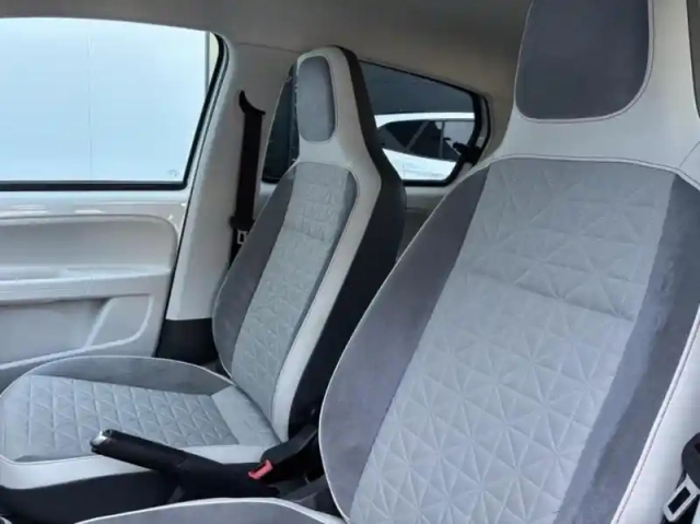 Volkswagen Up ! 1.0 90ch bluemotion technology ! beats audio 5p — photo 10