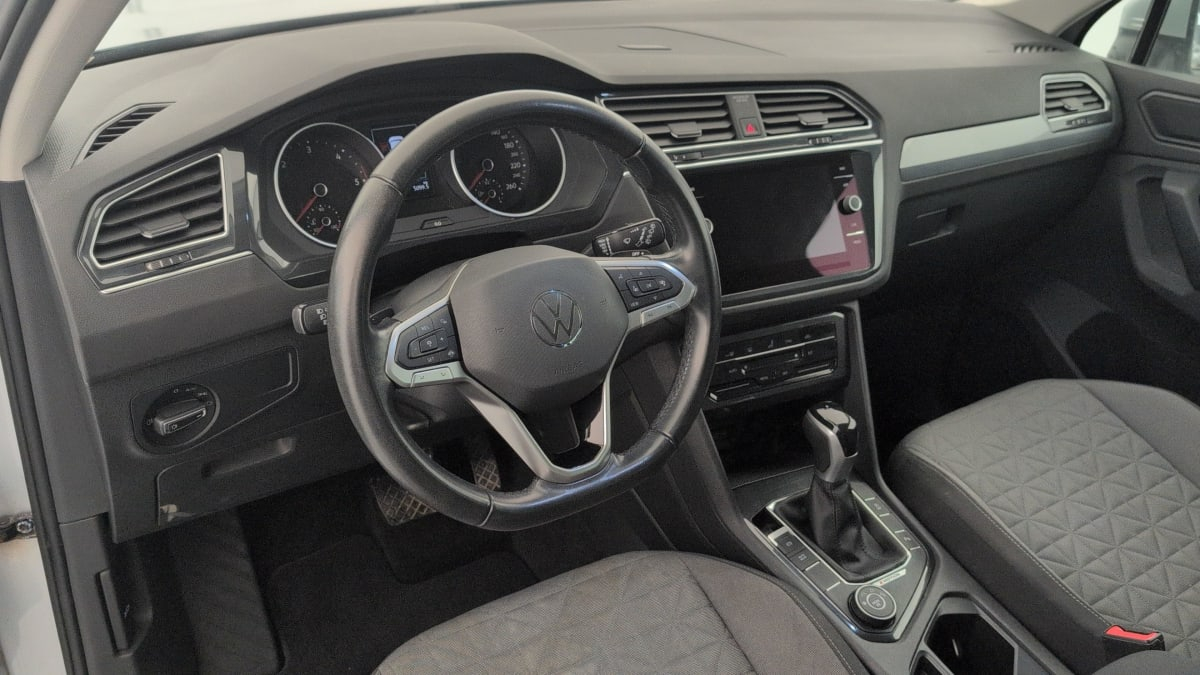 Volkswagen Tiguan — photo 15
