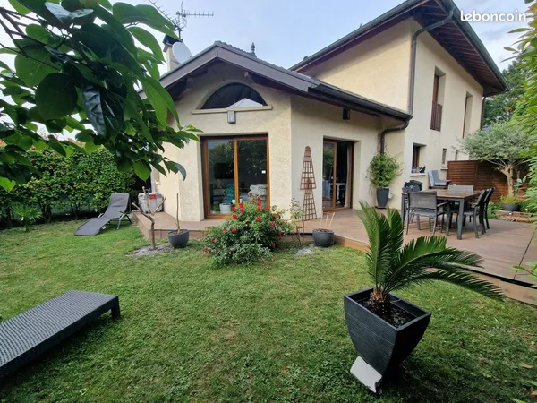 Maison appartement avec jardin, terrasse et stationnement