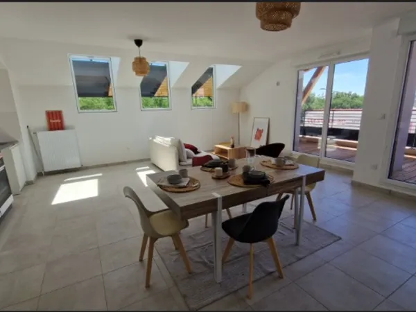 À VENDRE - SUPERBE T5 EN DERNIER ÉTAGE AVEC TERRASSE - ESCALQUENS