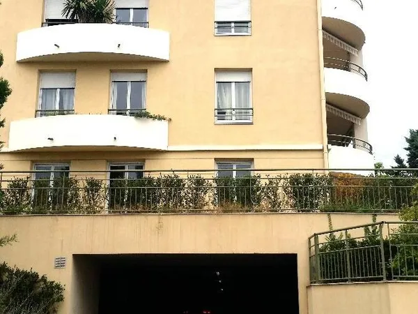 Garage et parking Location Caluire-et-Cuire 95€