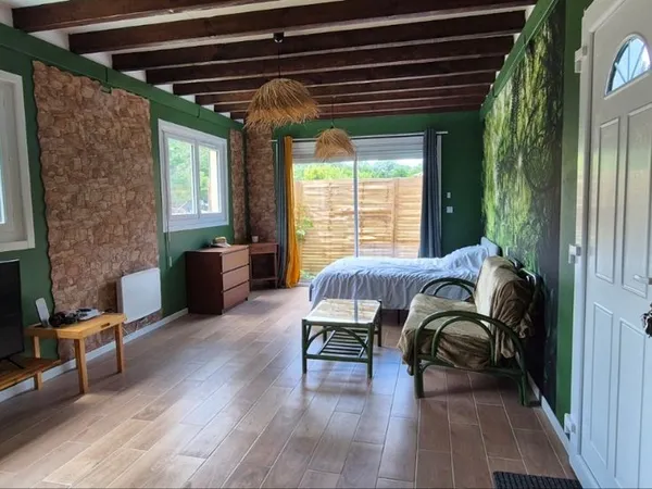 Petite maison rénovée et meublée : eau + électricité + wifi inclus