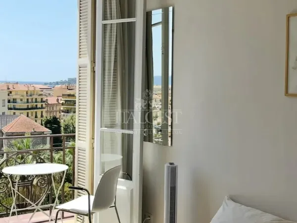 STUDIO MENTON LE LOUVRE