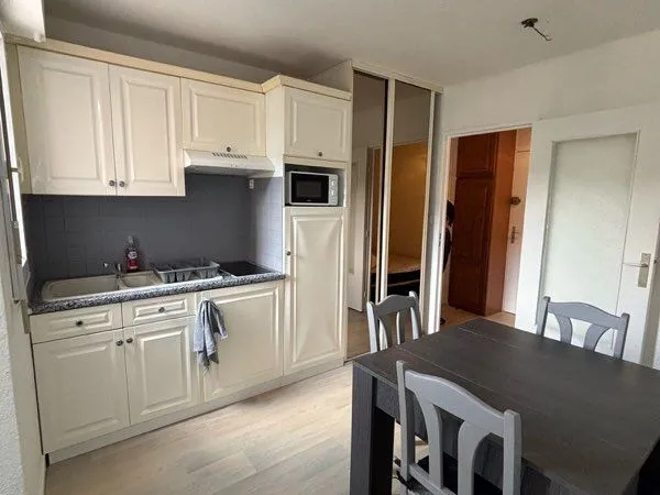 À louer à l'année - Studio meublé de 20 m² avec coin nuit séparé