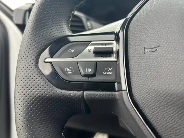Peugeot 408 puretech 130 ch s&amp;s eat8 — photo 15