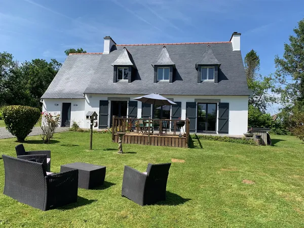 Propriété isolée de luxe de 5 chambres et 3 salles de bains entièrement rénovée près de Huelgoat