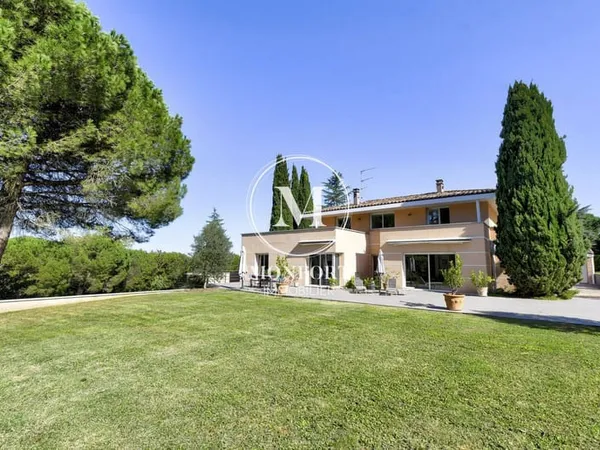 Maison 5 pièces 218 m²