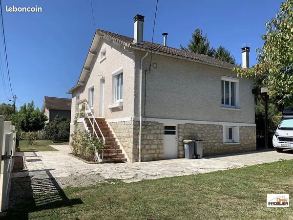 Maison avec piscine couverte